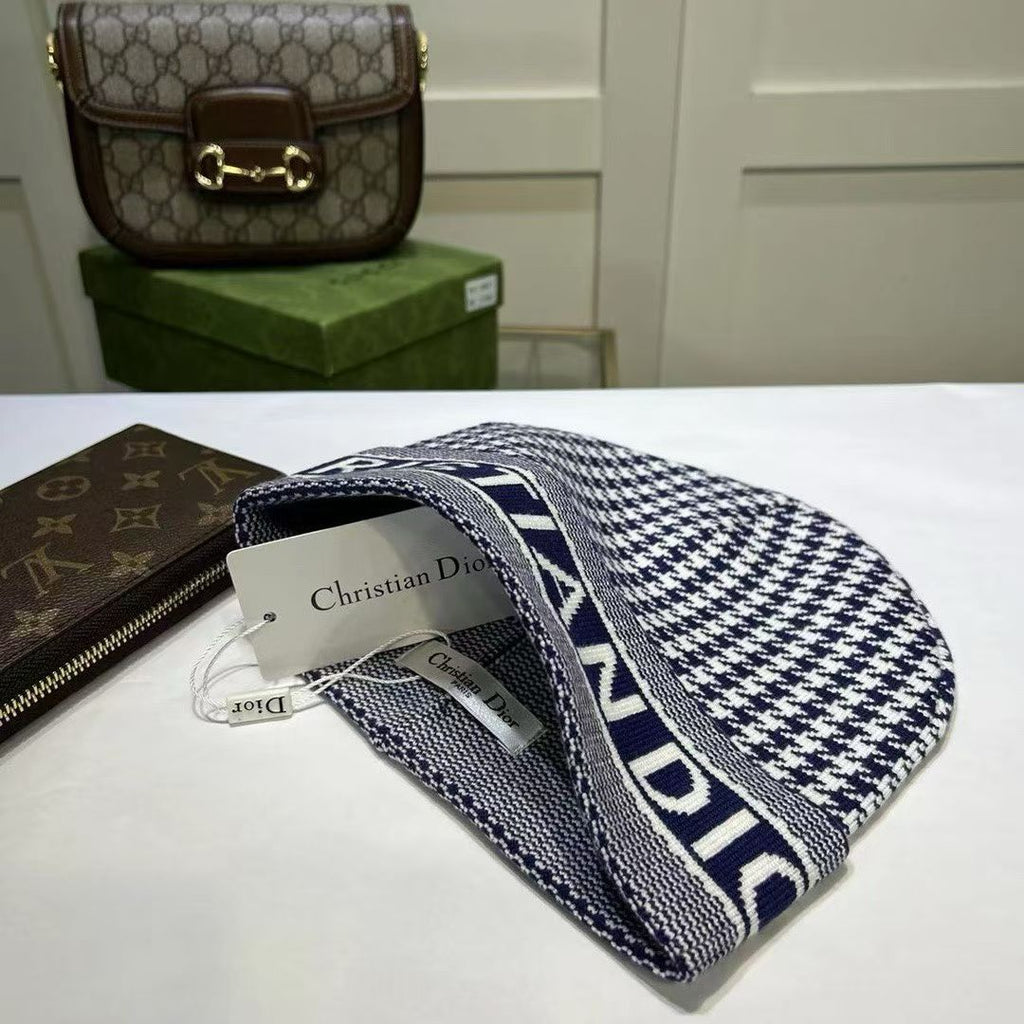 M1R86D57 Fashion hats