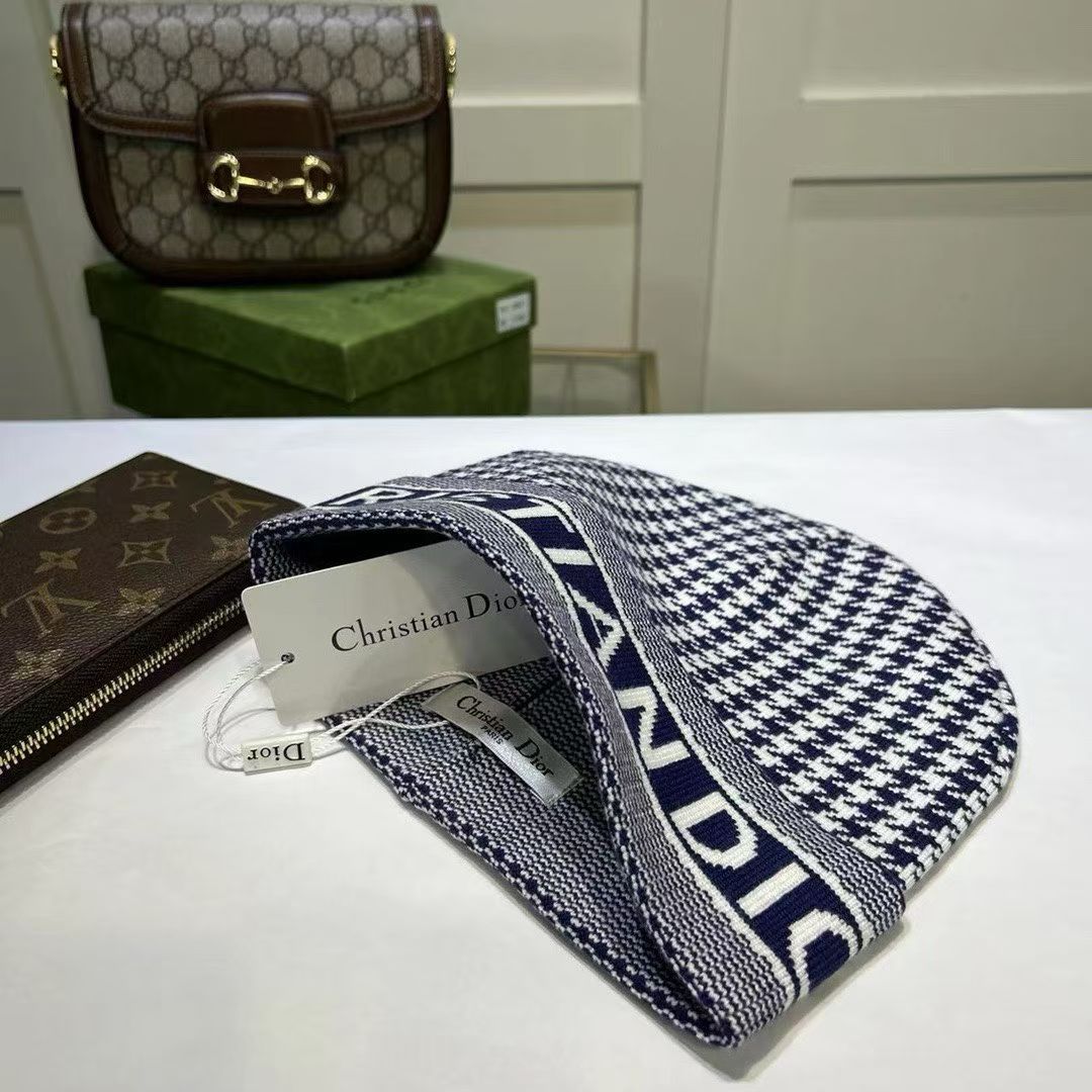 M1R86D57 Fashion hats