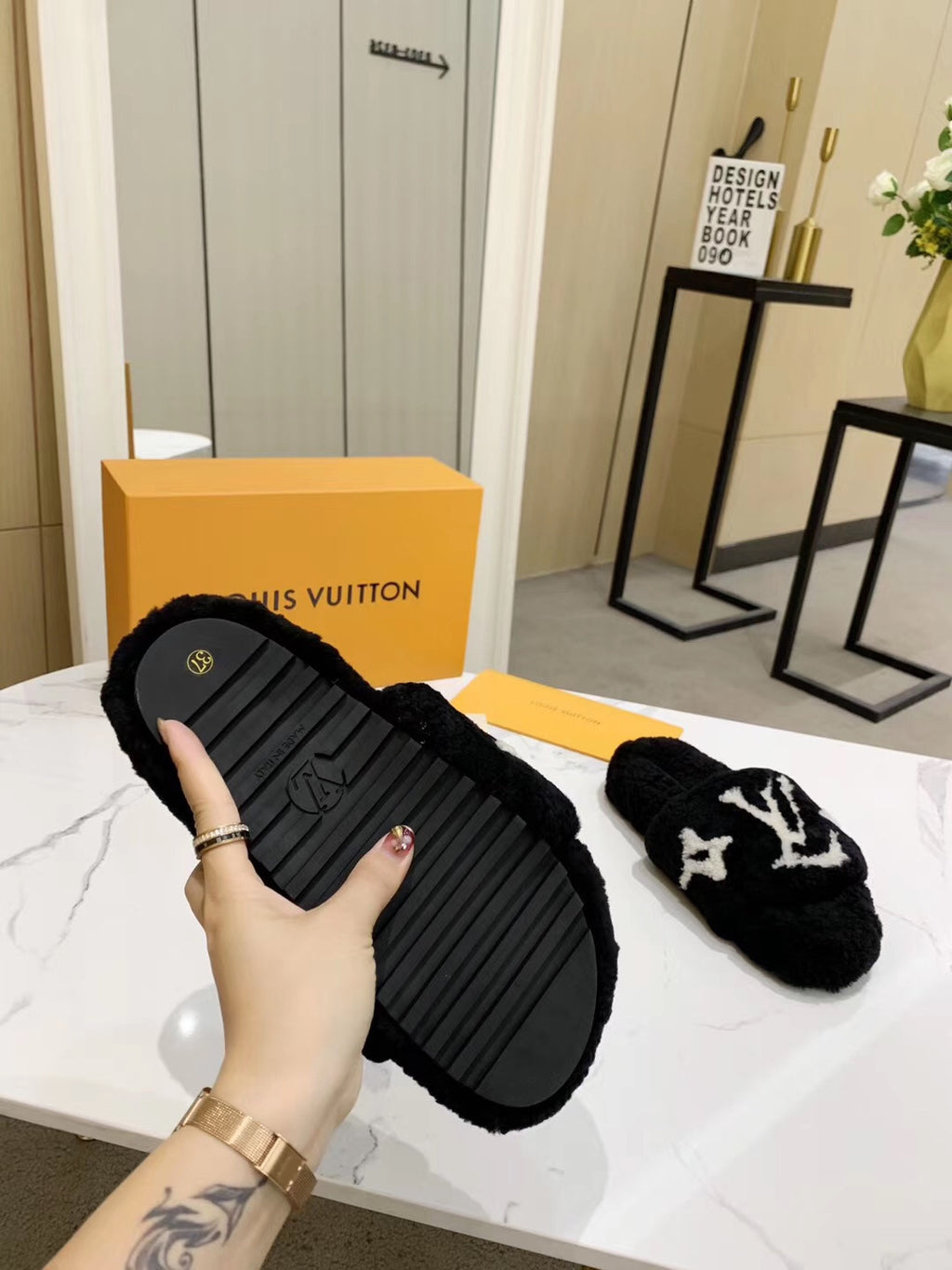 Z2P106E20 Fashion high-quality shoes
