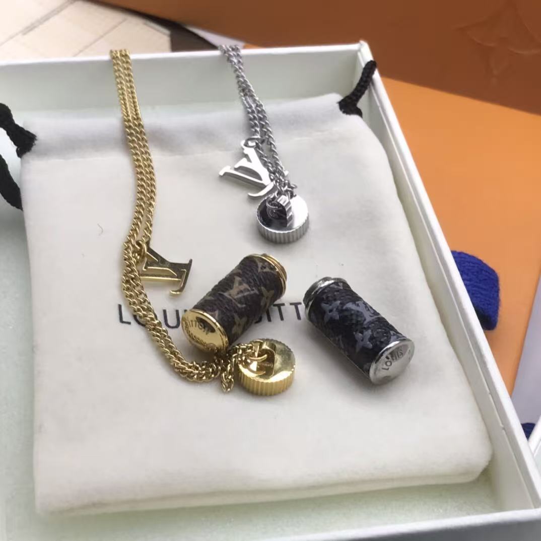 X1R86E2X Popular Necklaces