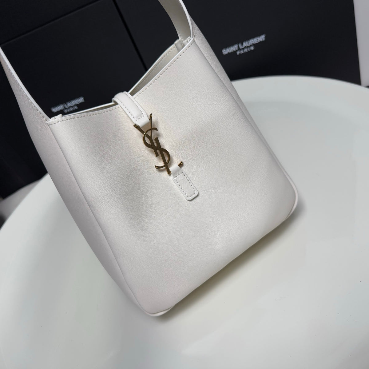 B1R96SL6 Popular leather bag