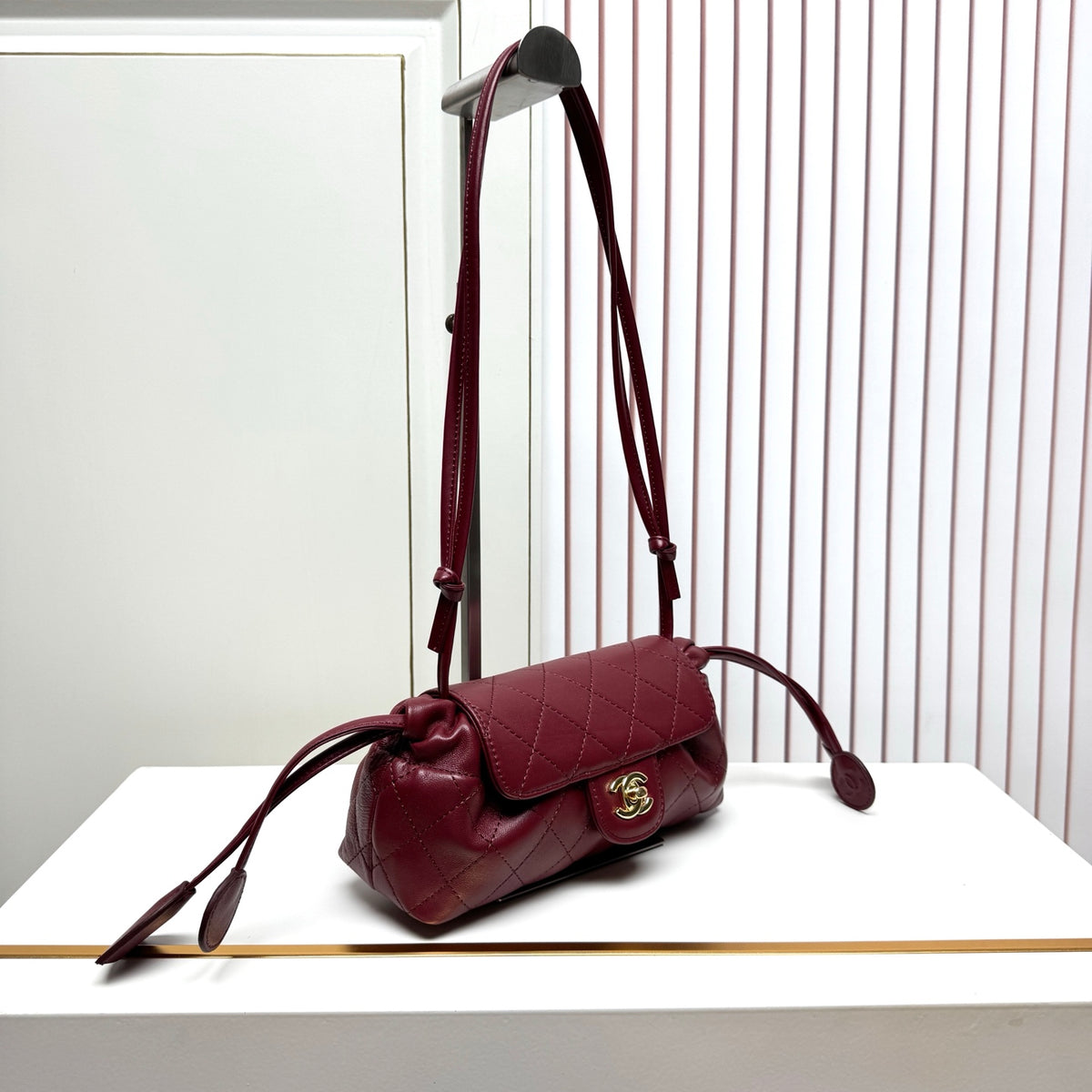 B1N96C28 Popular leather bag