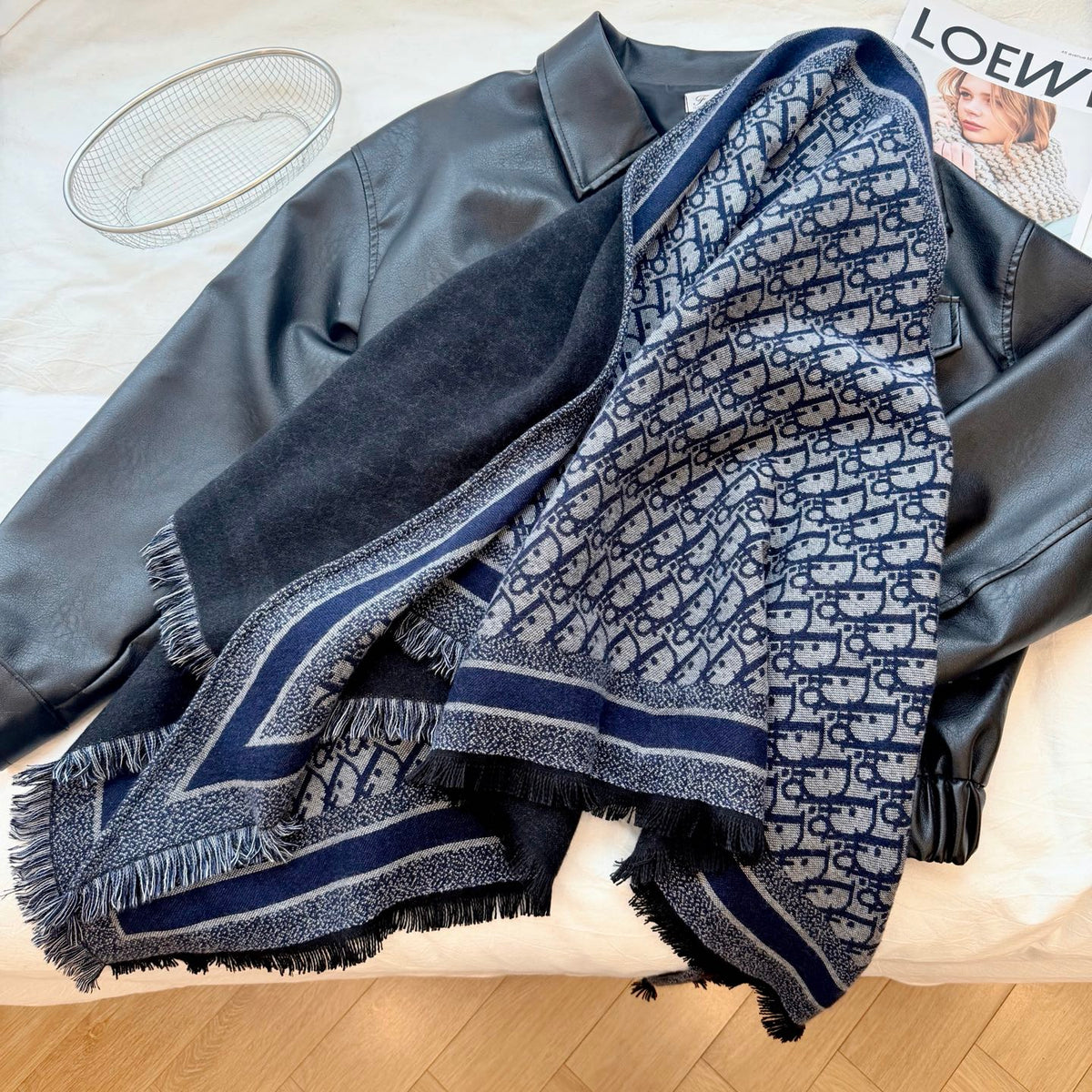 W1R86D101 Popular Triangular shawl