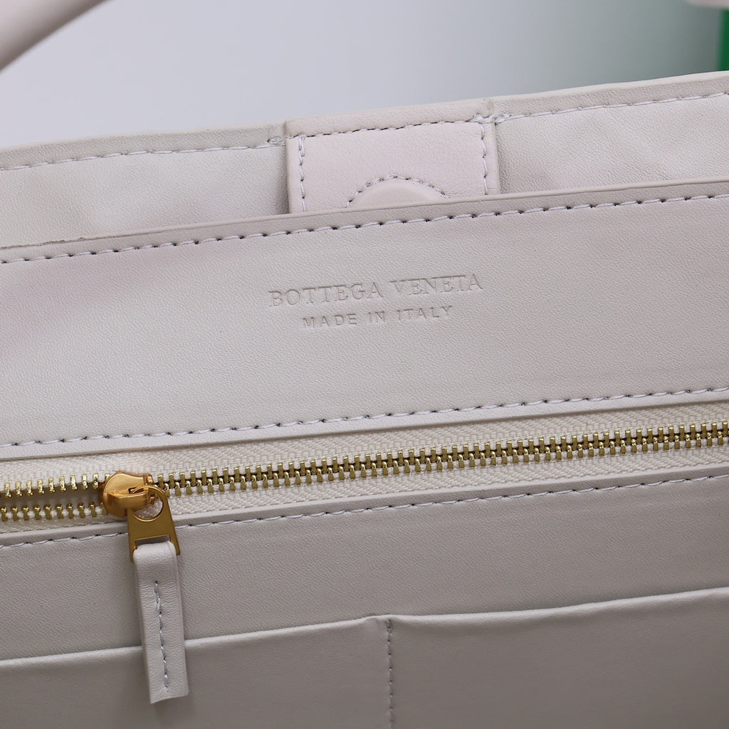 B1X66A35 Fashion high-quality leather bag