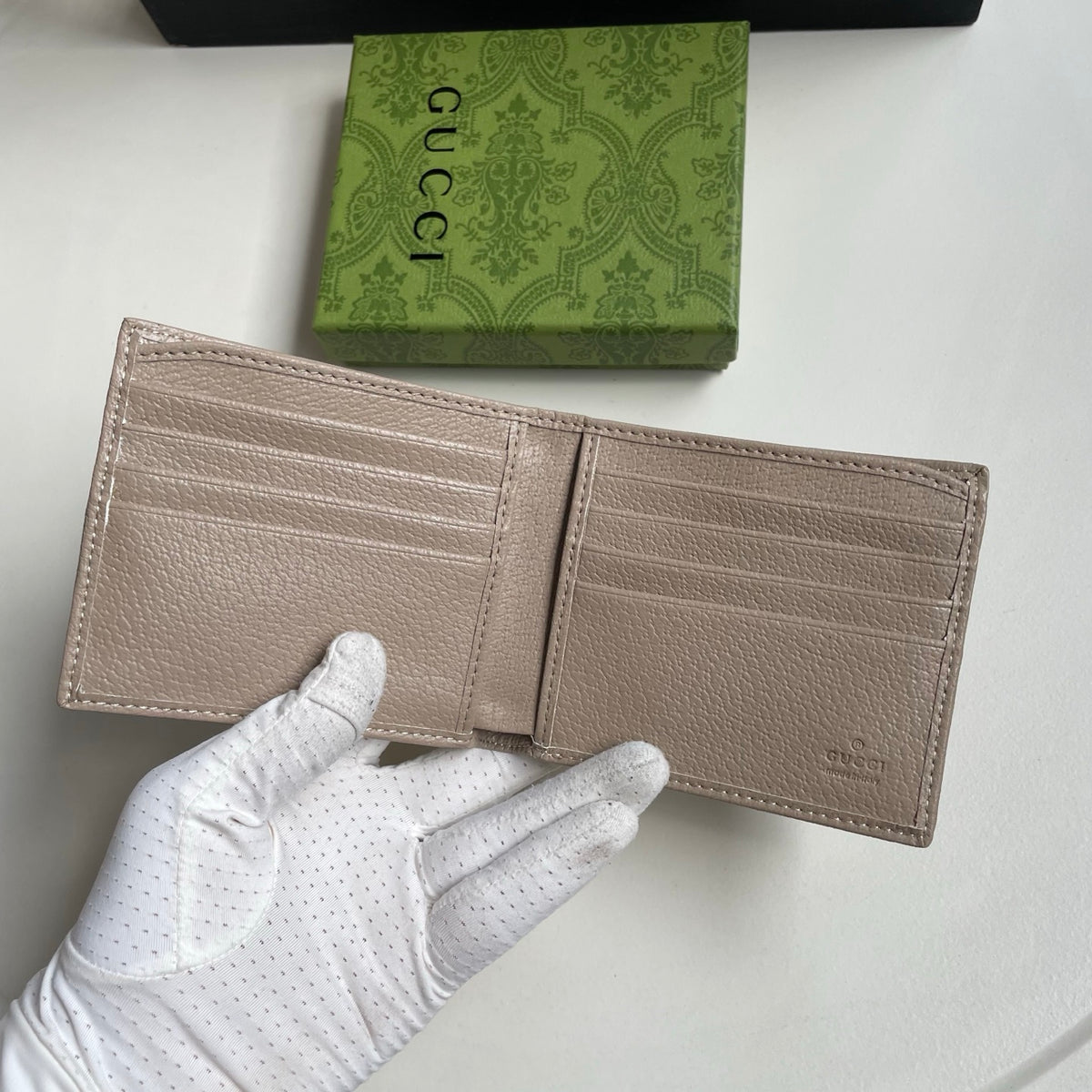 146XB7B Popular leather wallets ( with full packaging )