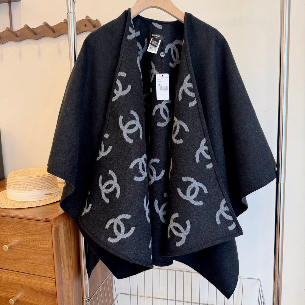 W1R86C71 Fashion cape