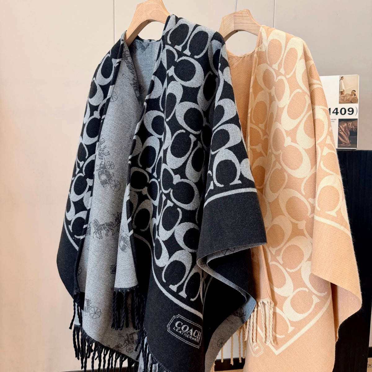 W1R106A28 Fashion cape