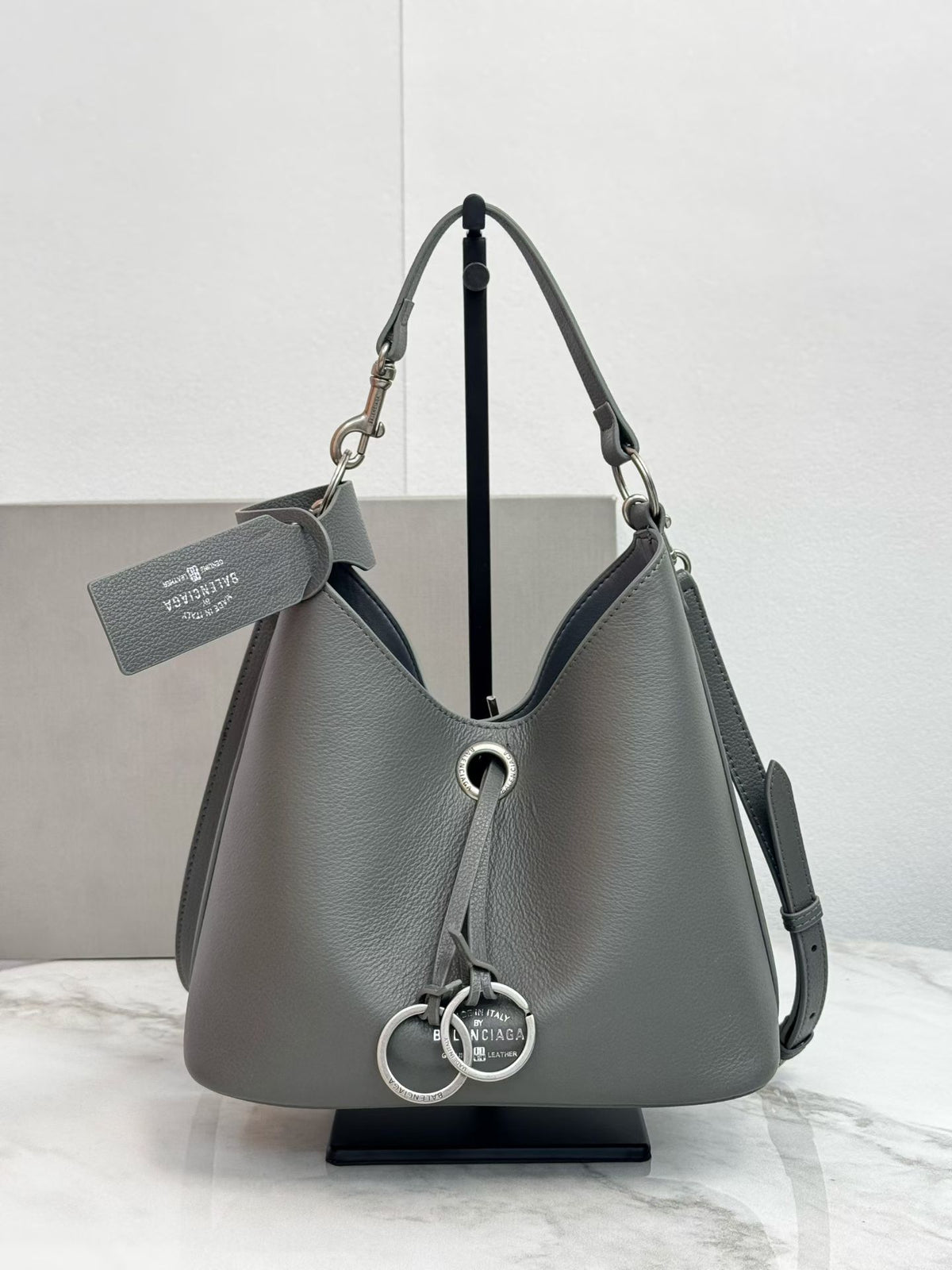 B1P46J144 Popular leather bags