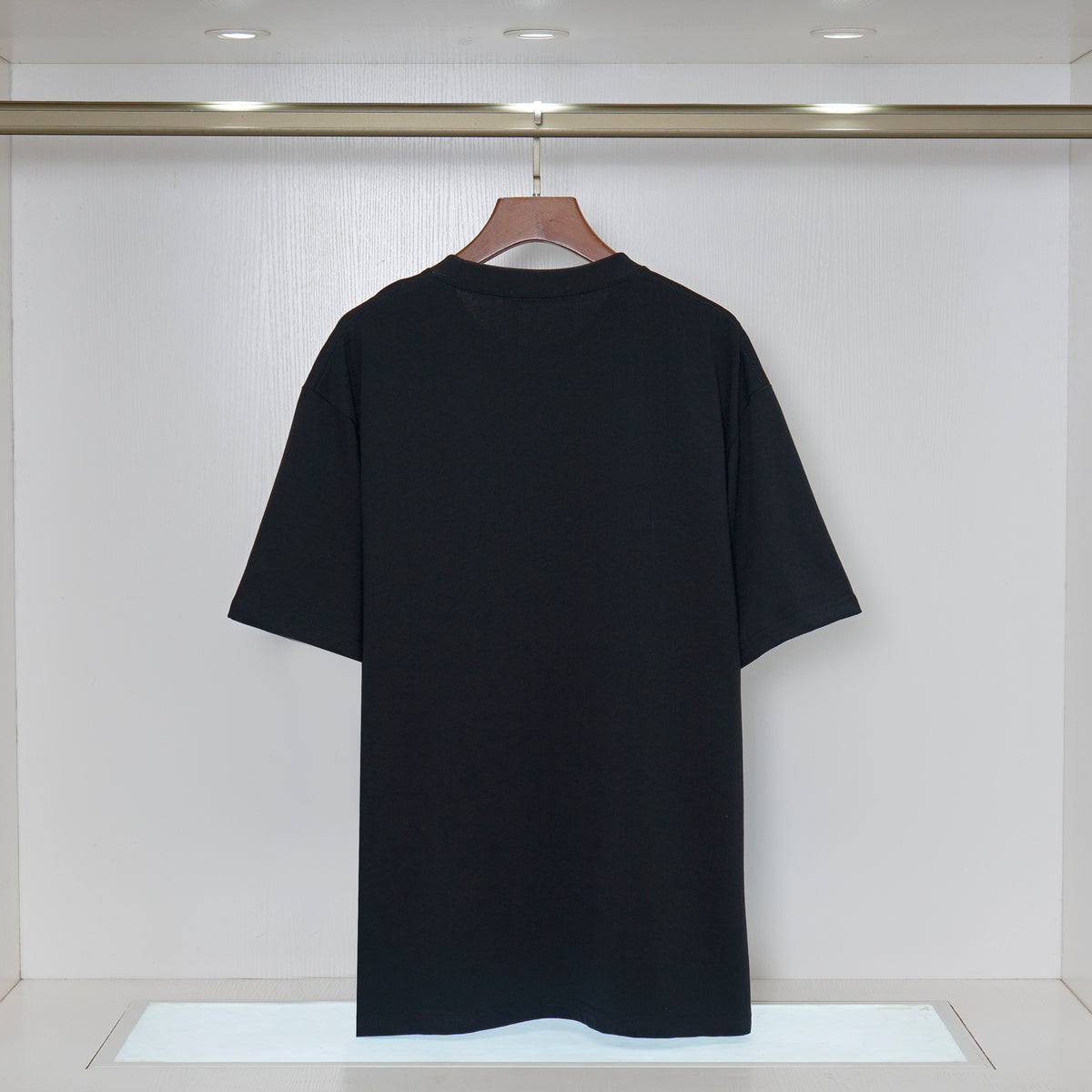 U1R86A10 Popular T-shirts