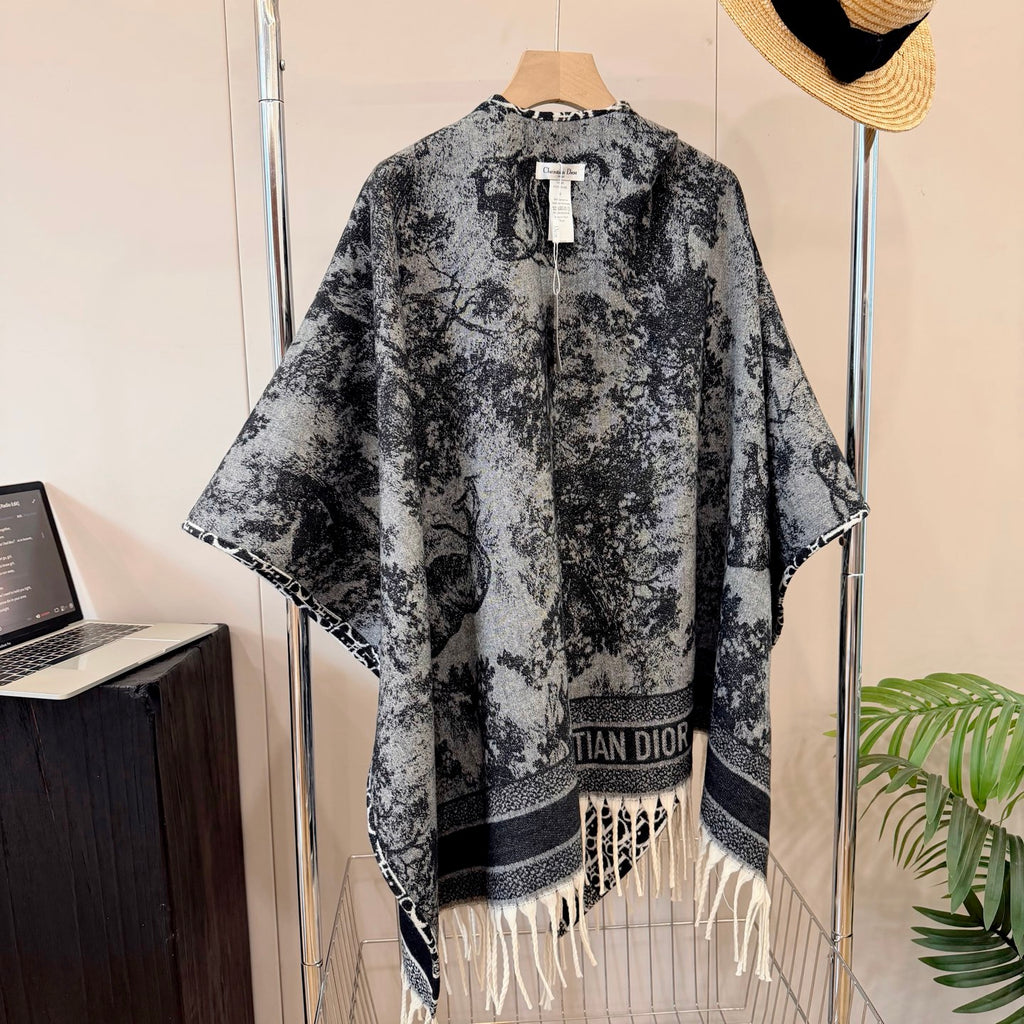 W1R86D65 Fashion cape