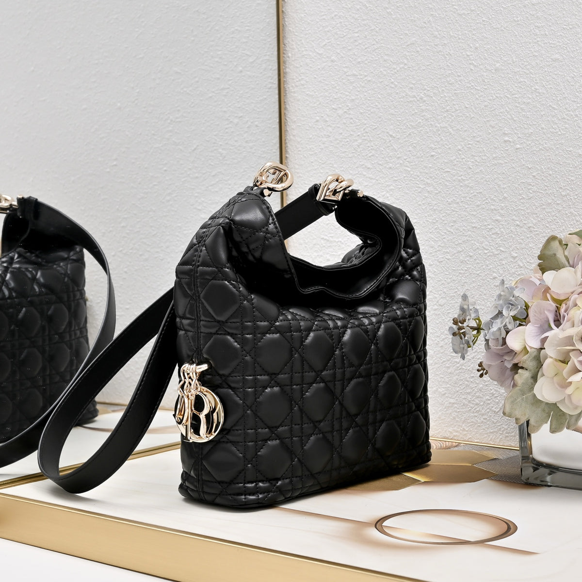B1N96D35 Popular leather bag
