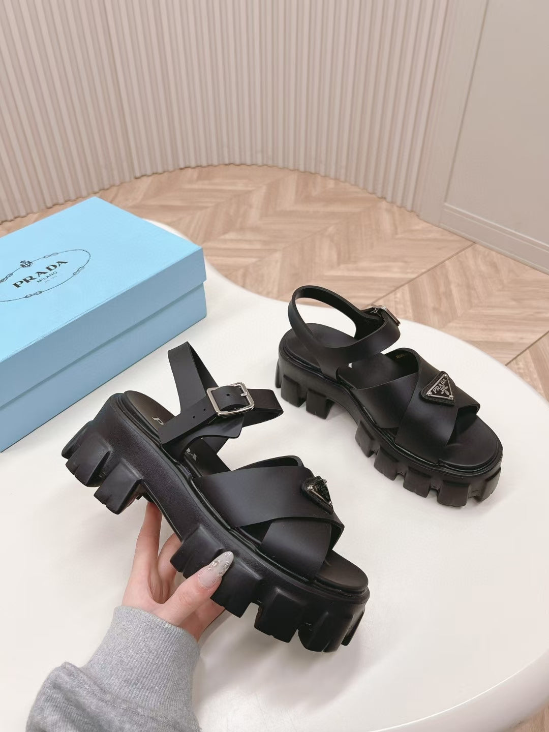 ZPX76P4 Popular sandals