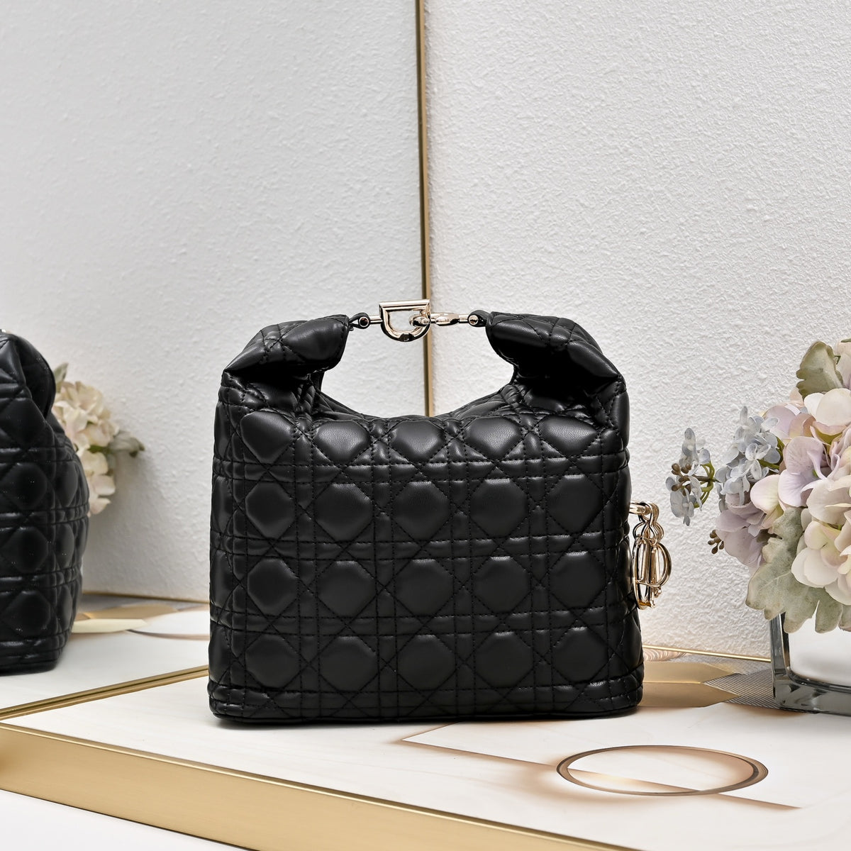 B1N96D35 Popular leather bag