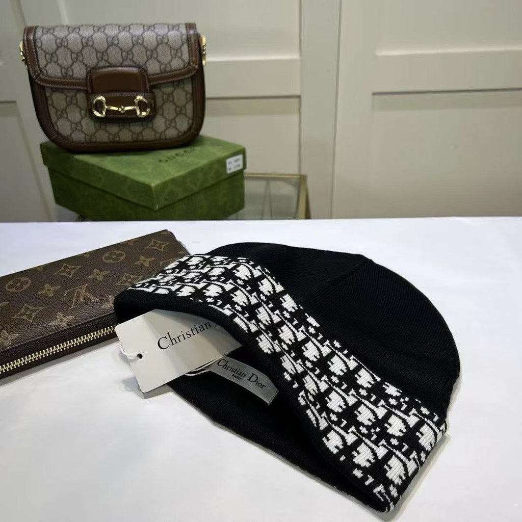 M1R86D37 Fashion hats